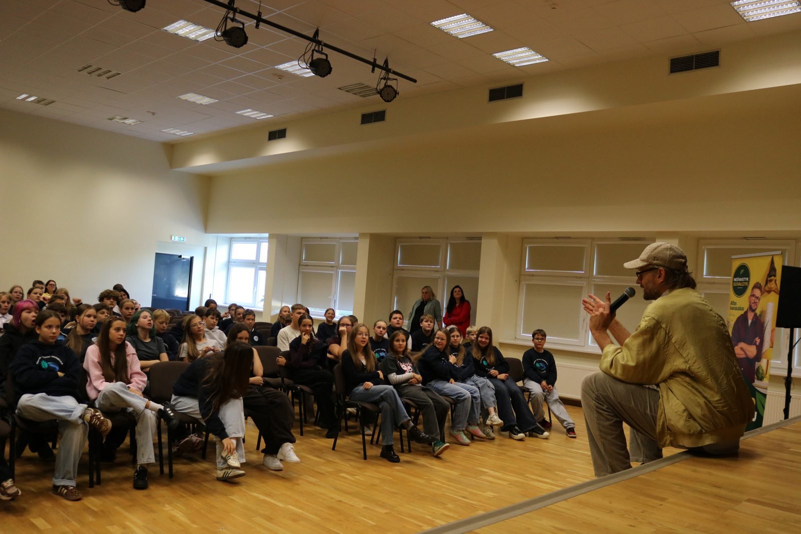 Šefas Alfas Ivanauskas bendrauja su mokiniais edukacijos metu